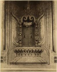 The The-ha-thana or the Lions' throne in the Myei-nan or Main Audience Hall in the palace of Mandalay, Burma, late 19th century (albumen print) (b/w photo) | Obraz na stenu