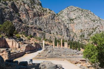 Ancient Delphi, Phocis, Greece. Remains of the Temple of Apollo (photo) | Obraz na stenu