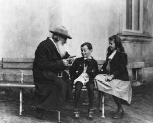 Portrait of Lev Nikolaevich Tolstoy (1828-1910) with his Grandchildren (b/w photo) (see also 230155) | Obraz na stenu