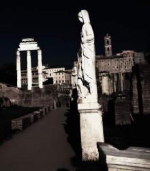 Roman Forum: Vestal Virgin Statues | Obraz na stenu