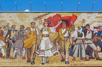 Tirana, Albania. Mosaic above the National History Museum in Skanderbeg Square featuring Albanians at various times in the country's history. | Obraz na stenu