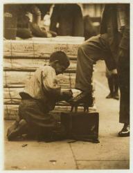 Bootblack in the Bowery, New York, 1910 (b/w photo) | Obraz na stenu