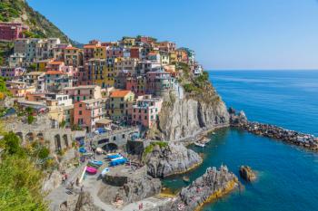Manarola, La Spezia, Liguria, Italy. The church of San Lorenzo (photo) | Obraz na stenu