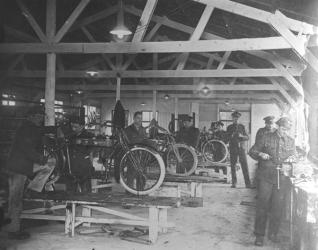 A WWI motorcycle repair shop (b/w photo) | Obraz na stenu