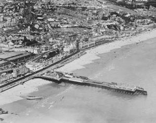 The Pier, Hastings, c.1925 (b/w photo) | Obraz na stenu