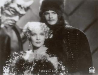 Still from the film "The Scarlet Empress" with Marlene Dietrich and John Lodge, 1934 (b/w photo) | Obraz na stenu