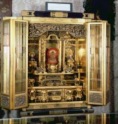 Butsudan shrine from a Damio's palace at Kyoto, contains a representation of a temple with graduated pagoda roof (gilded wood) | Obraz na stenu