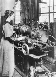 Woman working at internal thread milling machine, Norton Grinding Co., Worcester, Ma., during World War I, 1914-18 (b/w photo) | Obraz na stenu