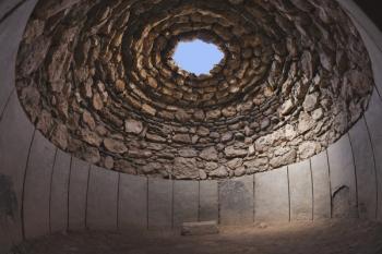 Interior of reconstructed circular tomb in Necropolis area, Los Millares, near Santa Fe Mondujar (photo) | Obraz na stenu