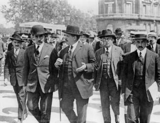 Édouard Herriot after the meeting of the Cartel des Gauches at the Palais d'Orsay, 7th June 1924 (b/w photo) | Obraz na stenu