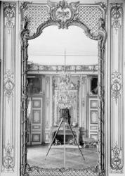 Photograph of a mirror at the Chateau de Versailles with the reflection of Giraudon's camera, c.1890 (b/w photo) | Obraz na stenu