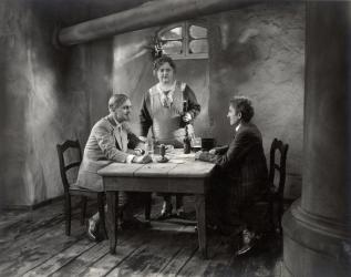 Still from the film "Dr. Mabuse, the Gambler" with Rudolf Klein-Rogge, 1922 (b/w photo) | Obraz na stenu