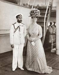 King George V and Queen Mary in 1911 on board The Medina for their visit to India. From The Story of 25 Eventful Years in Pictures, published 1935. | Obraz na stenu