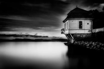 House By The Sea, 2012, (Giclée Print on Hahnemühle Fine Art Photo Rag) | Obraz na stenu