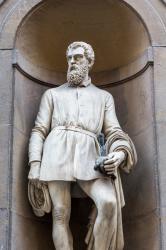 Florence, Florence Province, Tuscany, Italy. Statue of Florentine goldsmith, sculptor and artist Benvenuto Cellini, 1500-1571, in Piazzale degli Uffizi (photo) | Obraz na stenu