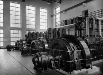 Generator room at Oesterreichische Radioverkehrs A.G., Bisamberg transmission facility, Austria, c.1935 (b/w photo) | Obraz na stenu