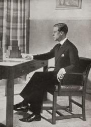 King Edward VIII, preparing to broadcast his decision to abdicate, from Broadcasting House, 11 December 1936. From Edward VIII His Life and Reign. | Obraz na stenu