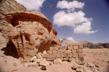 Lawrence of Arabia's house during his occupation of Wadi Rum in 1917 (photo) | Obraz na stenu