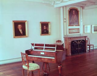 View of a room with a grand piano belonging to Ludwig van Beethoven (1770-1827) (photo) | Obraz na stenu