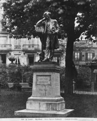 Monument to Hector Berlioz, Square Vintimille, 1884 (stone & bronze) (b/w photo) | Obraz na stenu