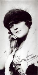 Signed photograph of Marie Lloyd (1870-1922) (b&w photo) | Obraz na stenu