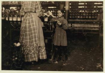 Fannie, 48 inches high, aged 7, one of 19 children helping her sister in Elk Mills, Fayetteville, Tennessee, 1910 (b/w photo) | Obraz na stenu