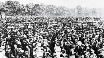 The Great Votes for Women Demonstration in Hyde Park, Sunday, June 12th 1908 (b/w photo) | Obraz na stenu