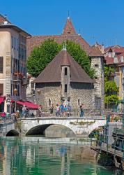Annecy, Haute-Savoie department, Rhone-Alpes, France. Palais de l'Isle in the middle of the Thiou river. | Obraz na stenu