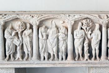 Cordoba, Cordoba Province, Spain. Museo arqueologico y etnologico. Archeological and Ethnological Museum. Colonnaded Christian sarcophagus with scenes from Old and New Testaments, dating from circa 330 AD. | Obraz na stenu