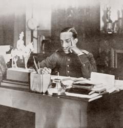 King Alfonso XIII of Spain at his desk in 1915. From La Esfera, 1915. | Obraz na stenu
