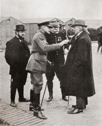 From left to right, M. Albert Thomas, French Minister of Munitions, Sir Douglas Haig and General Joffre in conversation with Mr. Lloyd George during his visit to the Somme Front during World War One. From The War Memoirs of David Lloyd George, published 1 | Obraz na stenu