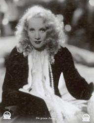 Still from the film "The Scarlet Empress" with Marlene Dietrich, 1934 (b/w photo) | Obraz na stenu