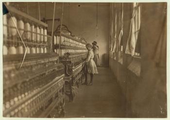 Hattie Hunter, a spinner in Lancaster Cotton Mills, South Carolina where she's worked for 3 years, 1908 (b/w photo) | Obraz na stenu