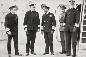 King George V visits the Fleet at Rosyth, Edinburgh, Scotland in 1918. From Edward VIII His Life and Reign. | Obraz na stenu
