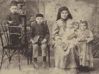 Kazan Tatar Family, c.1900 (b/w photo) | Obraz na stenu