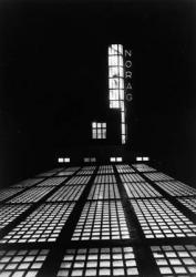 The NORAG (Nordeutscher Rundfunk or NDR) building in Hamburg, Rothenbaumchausse 132: view over the skylight above the main hall, c.1930 (b/w photo) | Obraz na stenu