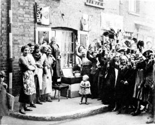 Jubilee Decoration in the East End, May 12th 1935 (b/w photo) | Obraz na stenu