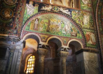Mosaic on the left typanum in San Vitale basilica describing events in the life of Abraham, including, on the right, his preparation to sacrifice his son, Isaac, Ravenna, Ravenna Province, Italy (photo) | Obraz na stenu