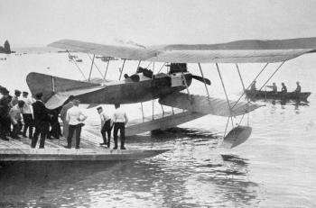 German seaplane used in the North Sea to track English naval movement during the First World War. From La Esfera, 1914. | Obraz na stenu
