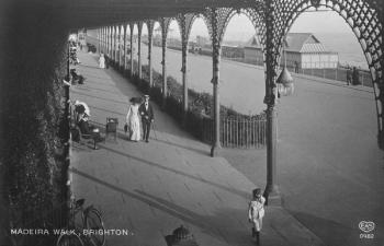 Madeira Walk, Brighton (b/w photo) | Obraz na stenu