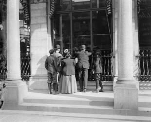 Watching the Herald presses, Herald Building, New York, N.Y., c.1900-10 (b/w photo) | Obraz na stenu