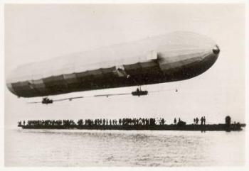 The first flight of the prototype airship Zeppelin LZ1, shown above a boat on Lake Constance, Friedrichshafen, 2nd July 1900 (b/w photo) | Obraz na stenu