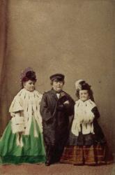 Charles Sherwood Stratton, known as "General Tom Thumb" (1838-83), with his wife Lavinia (nee Warren) (1841-1919) and his sister-in-law, portrait photograph | Obraz na stenu