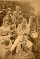 The author Leo Tolstoy with his family in Yasnaya Polyana (b/w photo) | Obraz na stenu