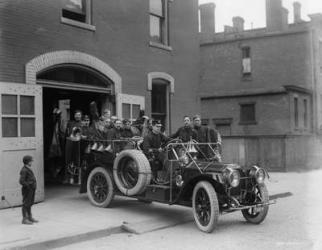 Packard fire squad, 1911 (b/w photo) | Obraz na stenu