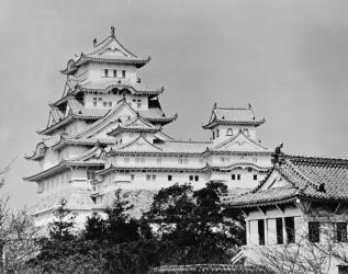 Himeji Castle, Kyoto, completed 1609 (b/w photo) | Obraz na stenu