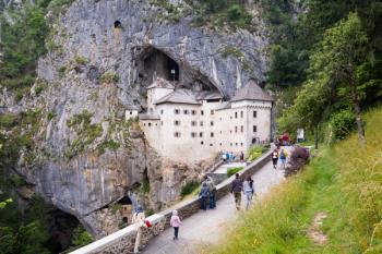 Predjama Castle, Predjama, Inner Carniola, Slovenia (photo) | Obraz na stenu