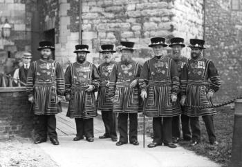 Yeoman Warders of the Tower of London (b/w photo) | Obraz na stenu