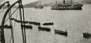 A landing force leaving the transports for the shore during the Gallipoli Campaign, from 'The Great War: A History', volume III, 1916 (b/w photo) | Obraz na stenu