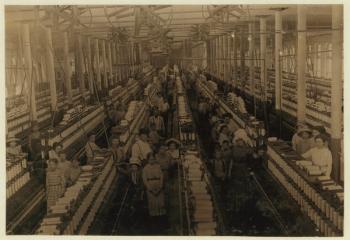 Children working in the spinning room at Magnolia Cotton Mills, Mississippi, 1911 (b/w photo) | Obraz na stenu